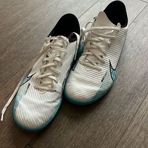 Worn once women’s 6 indoor shoes soccer